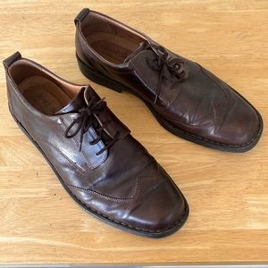 Josef Seibel men’s size 44/10.5 leather dress shoes. Lace up dark brown oxford.